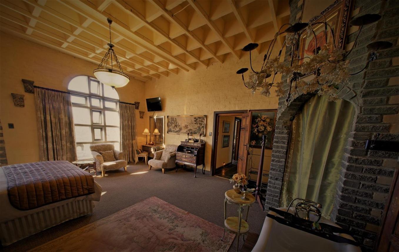 Bygracealone Manor Hotel Outeniekwa Ngoại thất bức ảnh