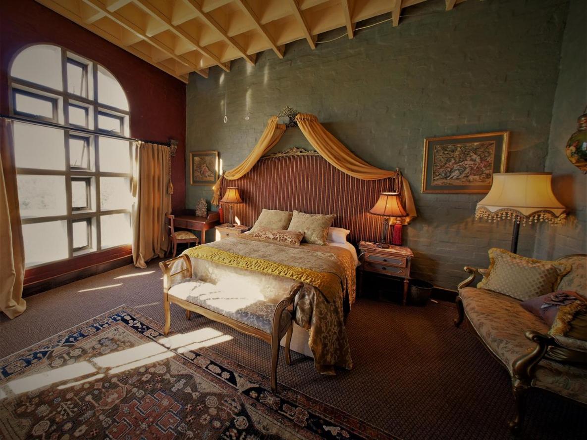 Bygracealone Manor Hotel Outeniekwa Ngoại thất bức ảnh