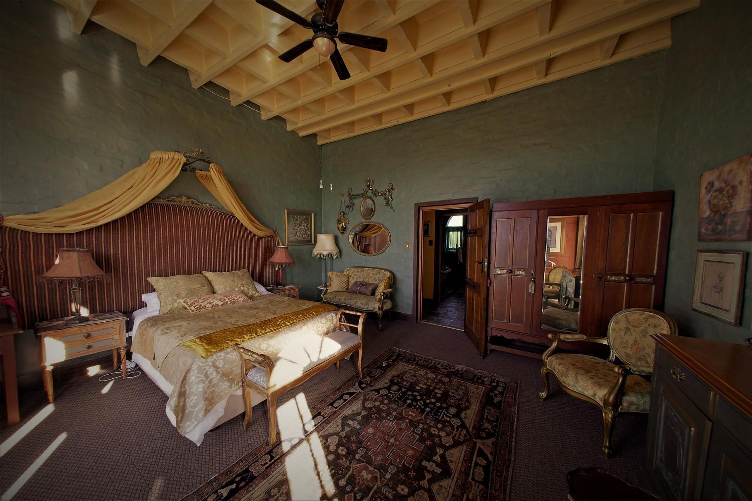 Bygracealone Manor Hotel Outeniekwa Ngoại thất bức ảnh
